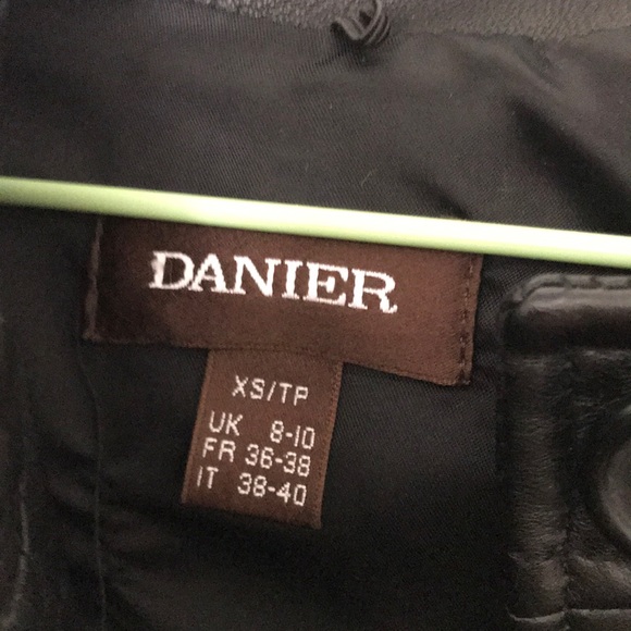 Woman LeatherJacket NEVER WORN-$450 - Picture 2 of 6